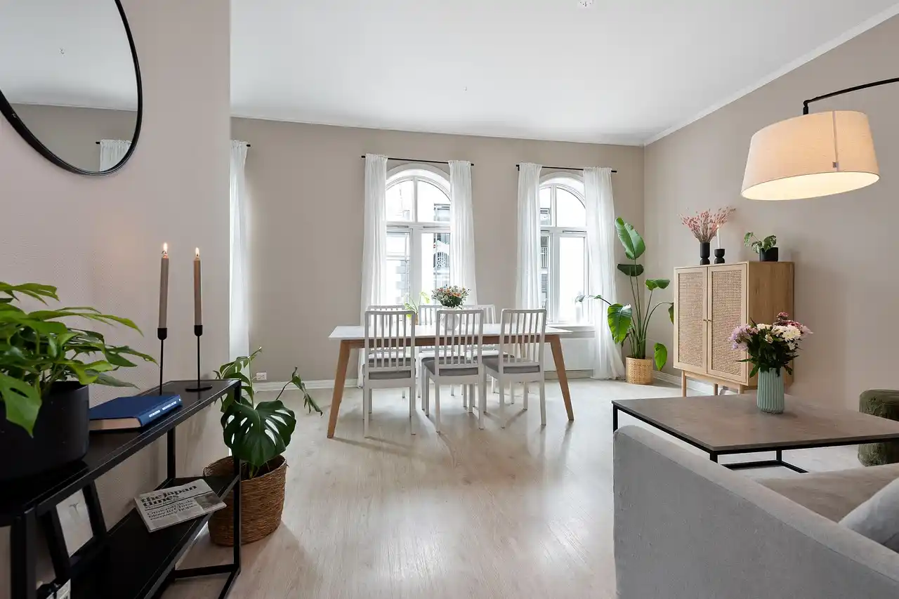 Home Window Tinting: Benefits, Types & Expert Tips